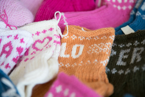 lähetyspiirissä neulottuja sukkia
